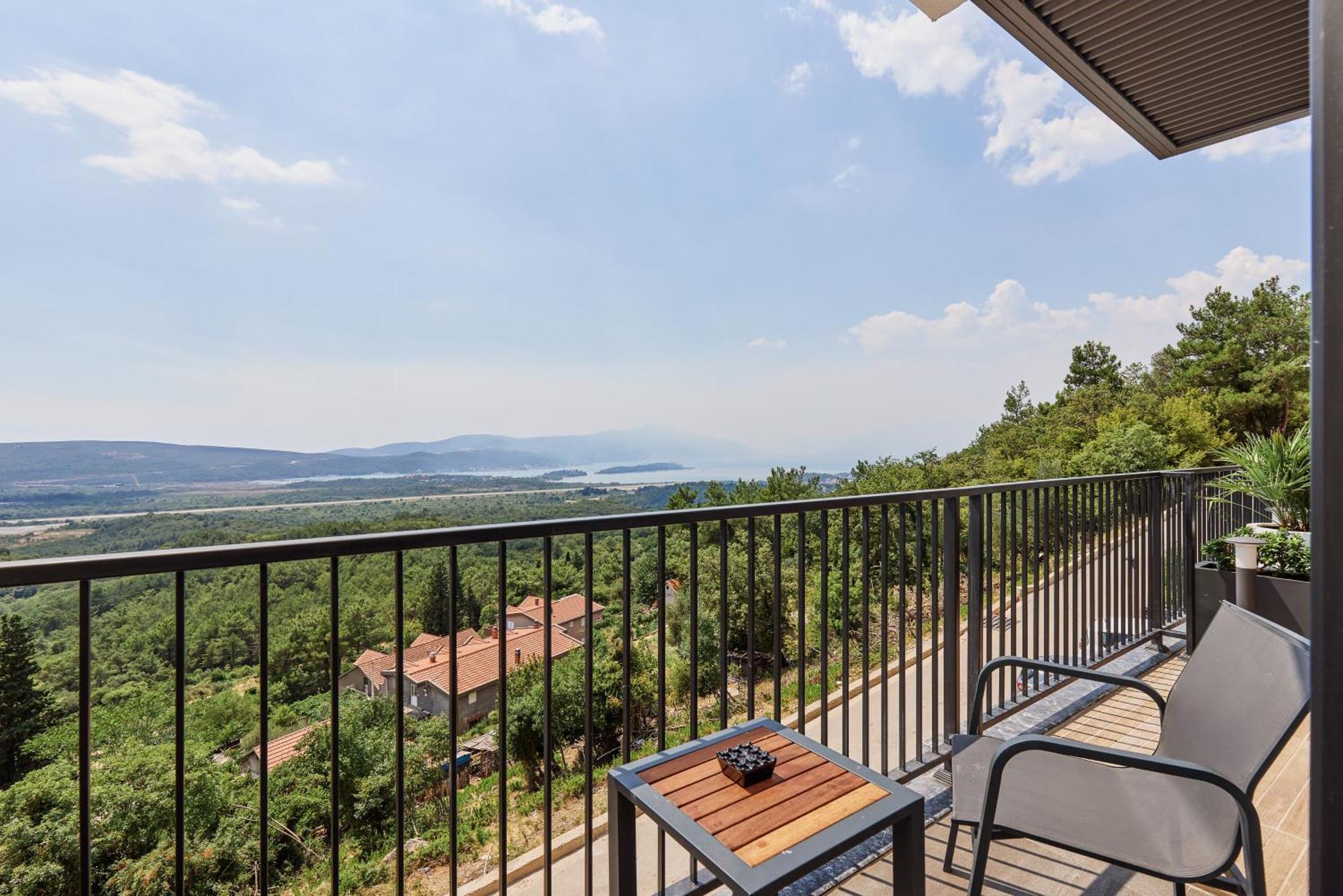 Bayview Hills Luxury Residences Tivat Eksteriør bilde